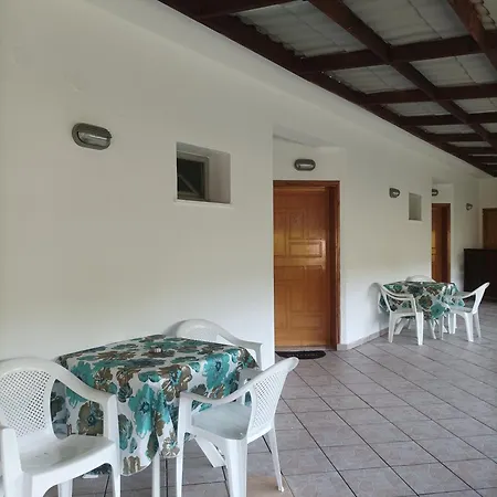 Center 8 Apartment *
